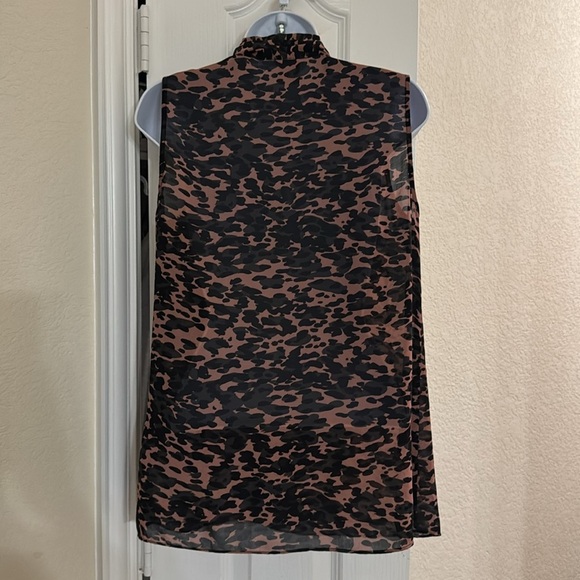 CAbi "9-To-5" Sleeveless Blouse in Mauve/Grey/Black Camo-Like Print #3075 - Picture 3 of 4